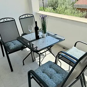& Petra Zadar